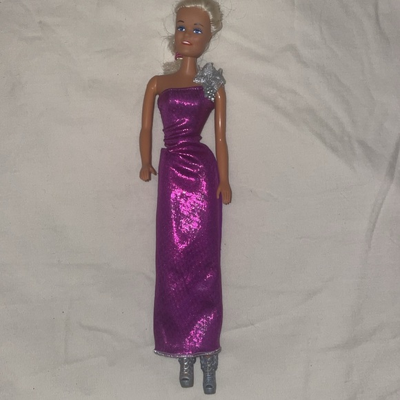 💕Barbie Lot of dresses and shoes - Picture 5 of 7